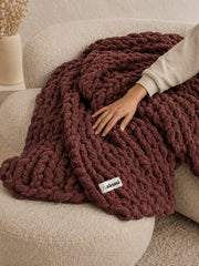 Akumi Emberloop Weighted Blanket Mulberry Clay tactile weight cue with sewn woven hem label