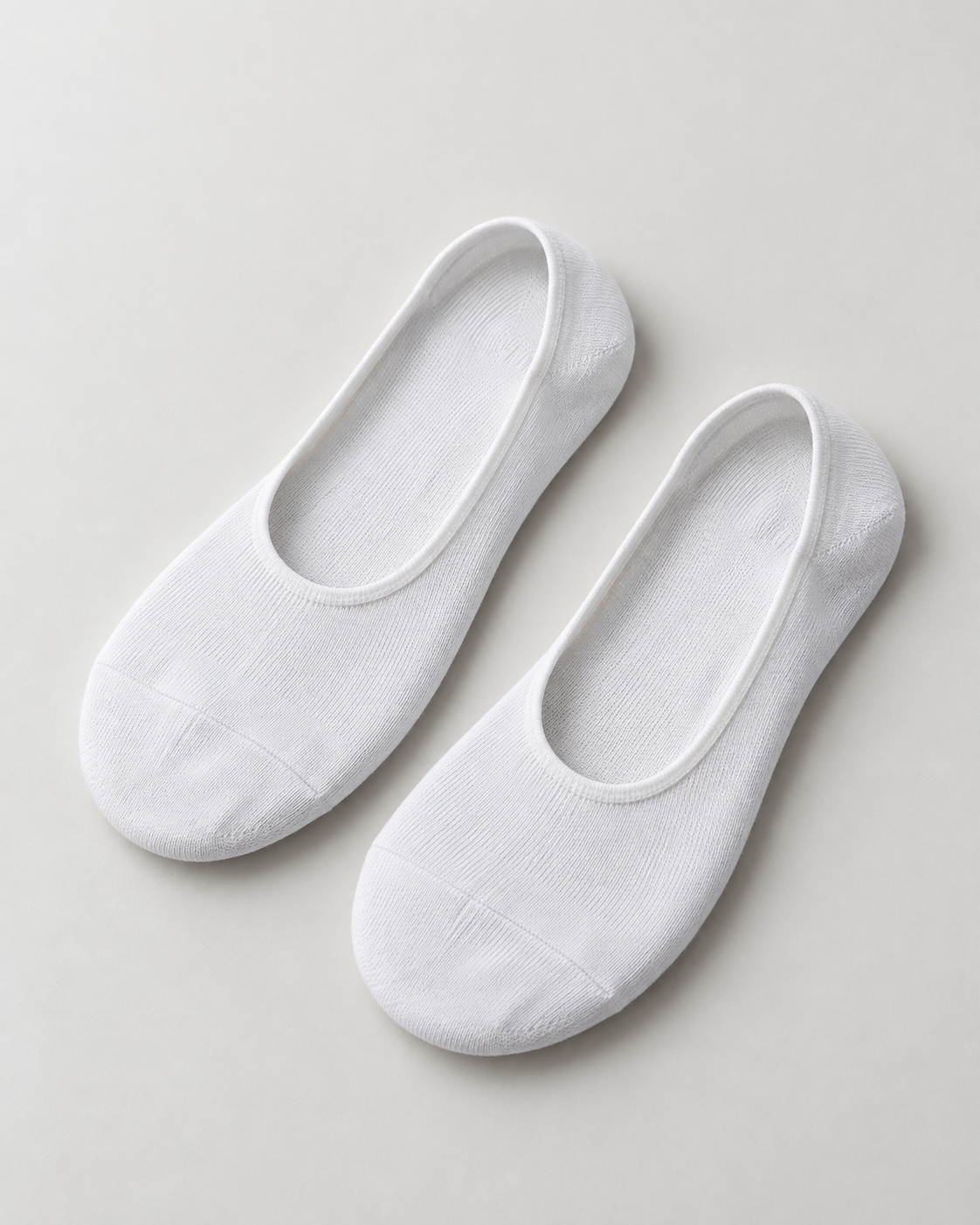 Concept mockup: white Akumi Everyday No-Show Sock pair, with a low-cut opening.