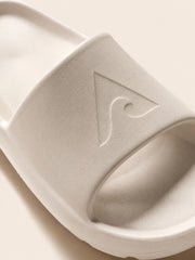 Akumi Flowform Recovery Slide Limestone strap and A-wave detail photo