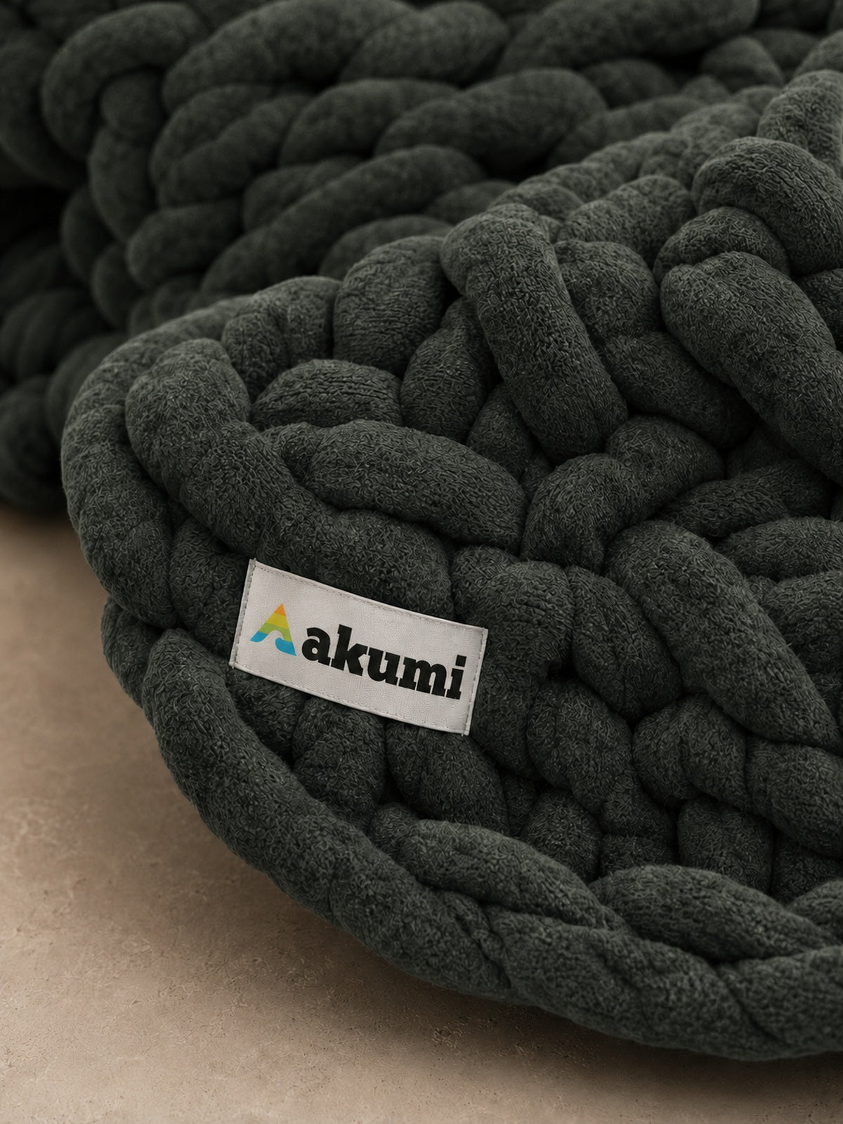 Akumi Grovehold Weighted Blanket Evergreen Ash close-up woven hem label detail