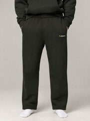 Akumi Openline Straight Pant in Onyx Moss front waist and pocket detail
