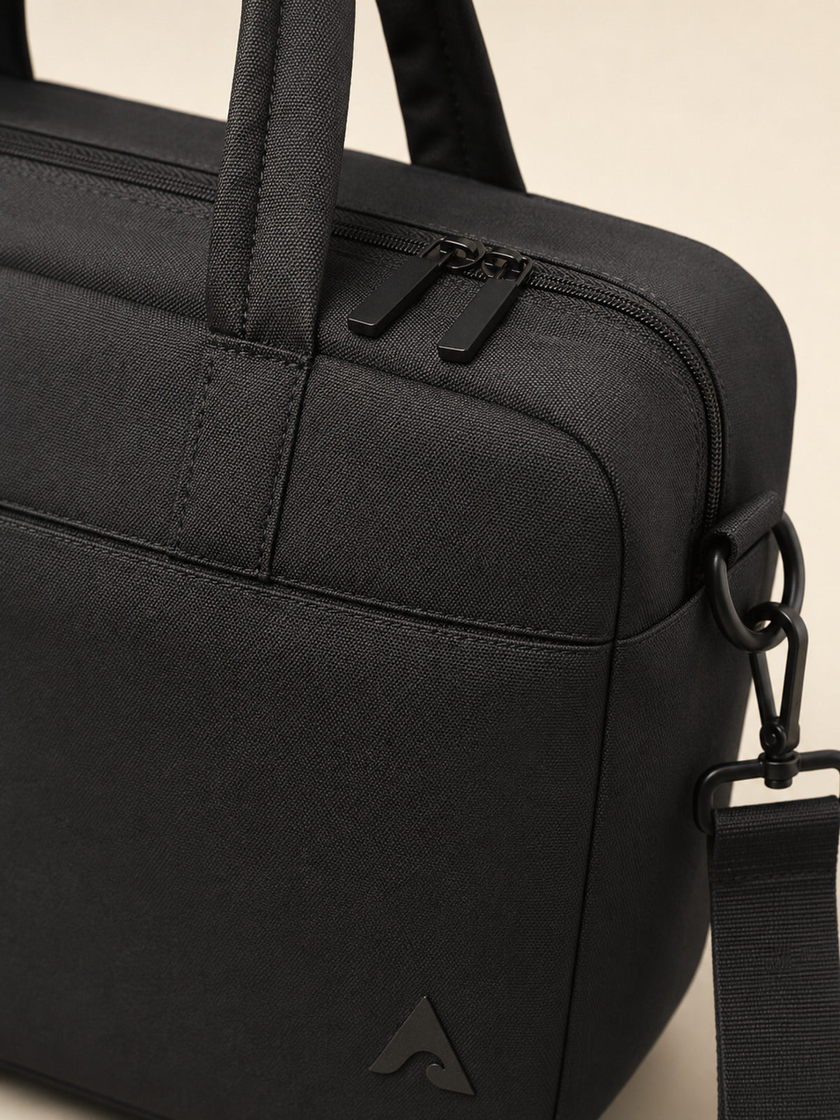 Akumi Portline 24L Travel Tote Ash Black zipper and fabric detail