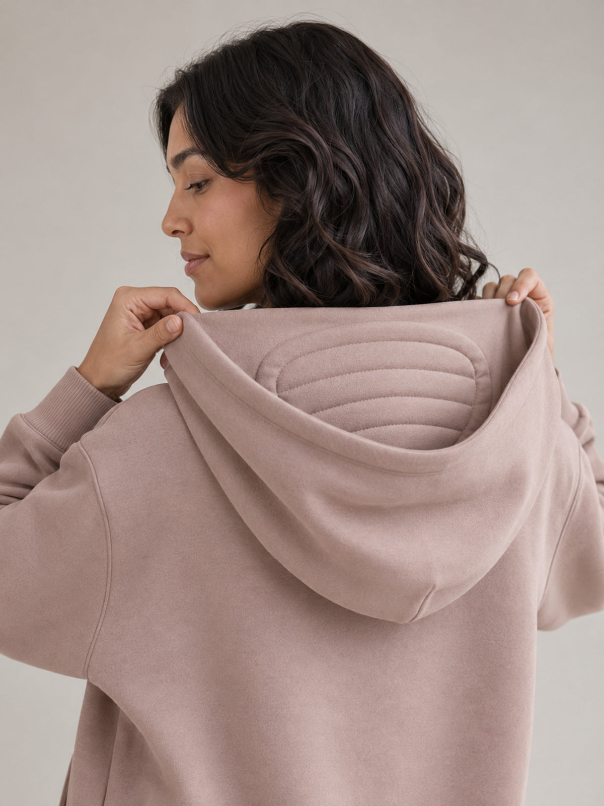 Clay Mist##Akumi Restframe Hoodie, quilted neck support detail