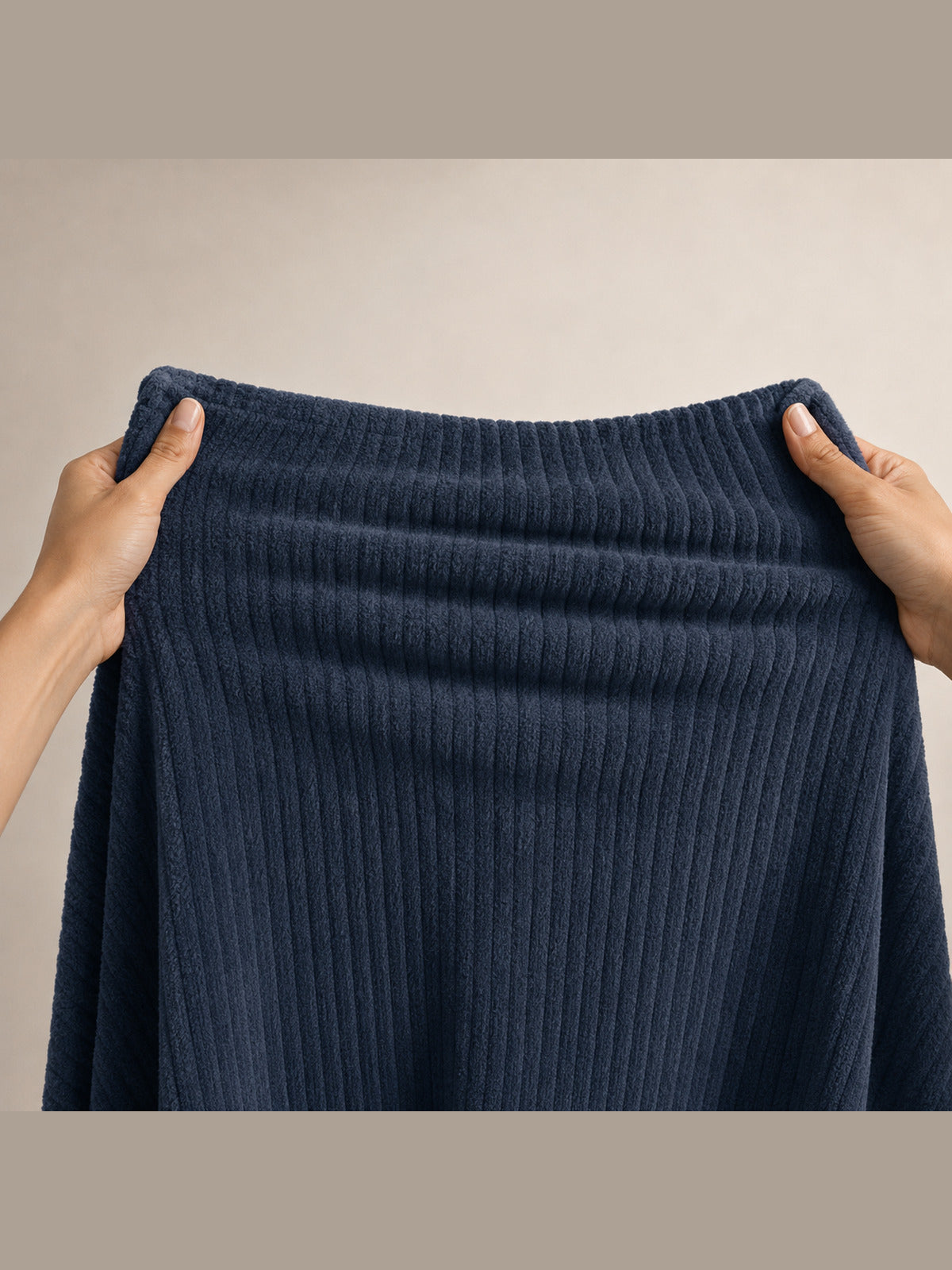 Akumi Still Blanket four-way stretch fabric demonstration