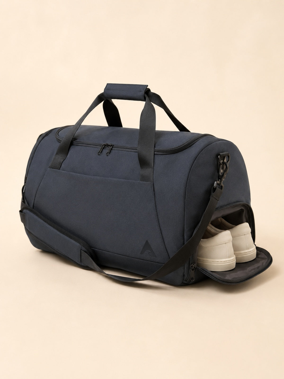 Akumi Traverse 25L Weekender Bag shoe compartment product photo