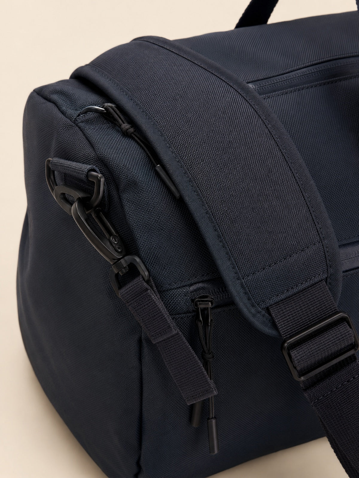 Akumi Traverse 25L Weekender Bag strap hardware detail